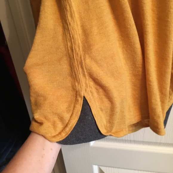 The Limited light quarter length sweater - Picture 2 of 4